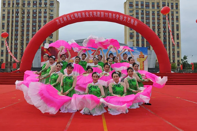 “壯麗70年，奮進(jìn)在森工”紅棒槌酒業慶祝建國(guó)七十周年專場文藝晚會(huì)